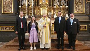 Bischof Rudolf Voderholzer mit Pastoralreferent Sebastian Göttl (v.l.), Pastoralreferentin Katharina Späth, Pastoralreferent Peter Lehner und Gemeindereferent Tobias Krenn. Bischof Rudolf Voderholzer mit Pastoralreferent Sebastian Göttl (v.l.), Pastoralreferentin Katharina Späth, Pastoralreferent Peter Lehner und Gemeindereferent Tobias Krenn.