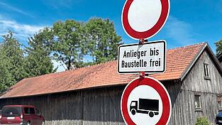 Seit Februar wird die Staatsstraße bei Vilsheim erneuert. Seit Februar wird die Staatsstraße bei Vilsheim erneuert.