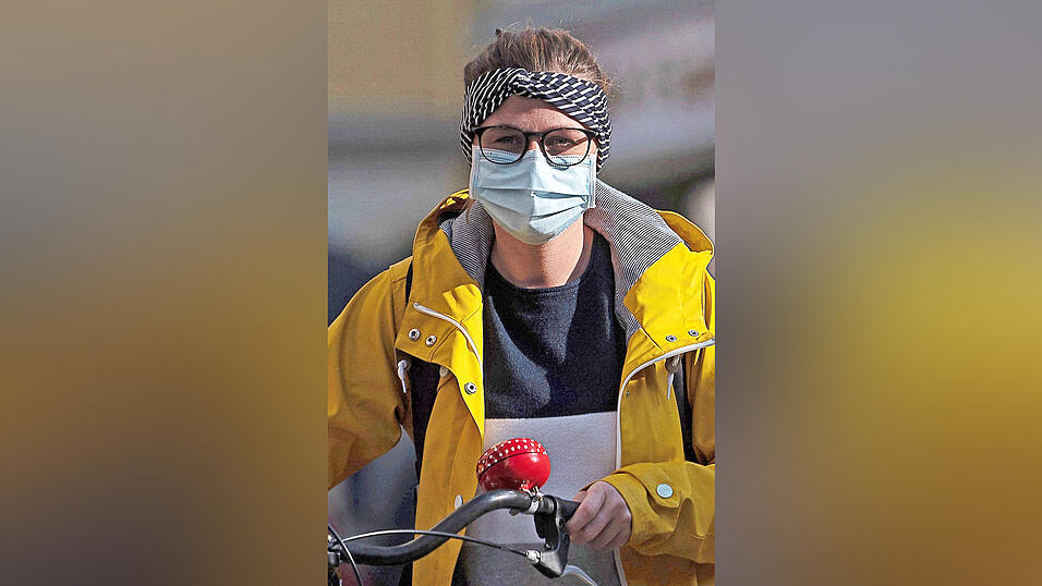 Kippt die Maskenpflicht in der Landshuter Innenstadt? In einer Eilentscheidung hat das Verwaltungsgericht Regensburg einem Kläger recht gegeben. Die Stadtverwaltung berät derzeit noch über das weitere Vorgehen. Kippt die Maskenpflicht in der Landshuter Innenstadt? In einer Eilentscheidung hat das Verwaltungsgericht Regensburg einem Kläger recht gegeben. Die Stadtverwaltung berät derzeit noch über das weitere Vorgehen.