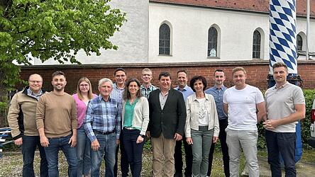 Der neue Gemeinderat von Wurmsham für die Wahlperiode von 2026 bis 2032. In der Mitte: Bürgermeister Manuel Schott (FWG Pauluszell) und zweite Bürgermeisterin Anne Maier (FWG Pauluszell). Der neue Gemeinderat von Wurmsham für die Wahlperiode von 2026 bis 2032. In der Mitte: Bürgermeister Manuel Schott (FWG Pauluszell) und zweite Bürgermeisterin Anne Maier (FWG Pauluszell).