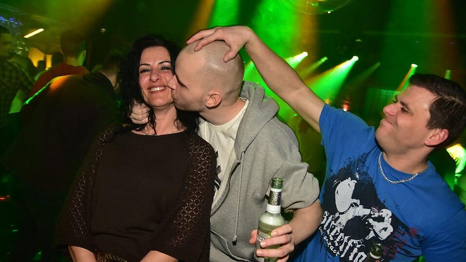 Im Stars wurde wurde wieder getanzt und gefeiert, bis das Licht anging. Im Stars wurde wurde wieder getanzt und gefeiert, bis das Licht anging.