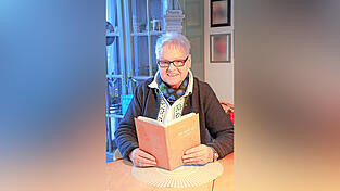 Rund 40.000 Bücher hat die 74-Jährige mittlerweile verkauft. Rund 40.000 Bücher hat die 74-Jährige mittlerweile verkauft.