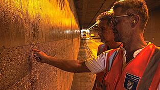 Das Bauamt hat im Sommer den Tunnel Chamb untersucht. Jetzt werden die Schäden beseitigt. Das Bauamt hat im Sommer den Tunnel Chamb untersucht. Jetzt werden die Schäden beseitigt.