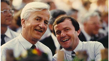 Josef Deimer 1985 mit dem damaligen Bundespräsidenten Richard von Weizsäcker bei der Landshuter Hochzeit. Josef Deimer 1985 mit dem damaligen Bundespräsidenten Richard von Weizsäcker bei der Landshuter Hochzeit.