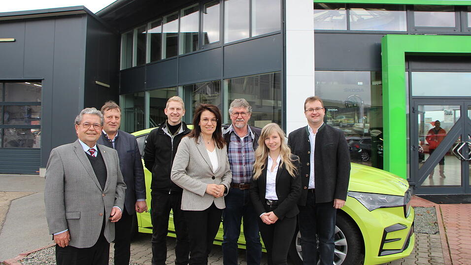 Wolfgang Debler von Deblerconsulting, Franz Haberl, Bürgermeister der Gemeinde Pemfling, Werkstattleiter Andreas Speigl, MdB Martina Englhardt-Kopf, Geschäftsführung Josef und Maria Speigl und Stefan Baumgartner, Bürgermeister der Gemeinde Chamerau (v.l.) Wolfgang Debler von Deblerconsulting, Franz Haberl, Bürgermeister der Gemeinde Pemfling, Werkstattleiter Andreas Speigl, MdB Martina Englhardt-Kopf, Geschäftsführung Josef und Maria Speigl und Stefan Baumgartner, Bürgermeister der Gemeinde Chamerau (v.l.)