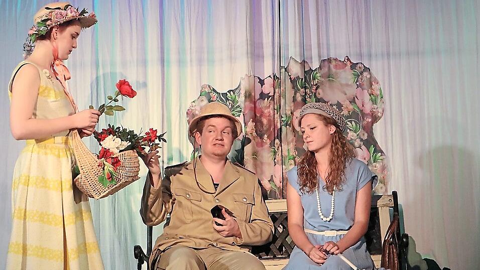 Nach der Kontaktanzeige treffen sich Hugo Möbius und Lia Compaß im Park. Dabei bleiben sie nicht ungestört. Nach der Kontaktanzeige treffen sich Hugo Möbius und Lia Compaß im Park. Dabei bleiben sie nicht ungestört.