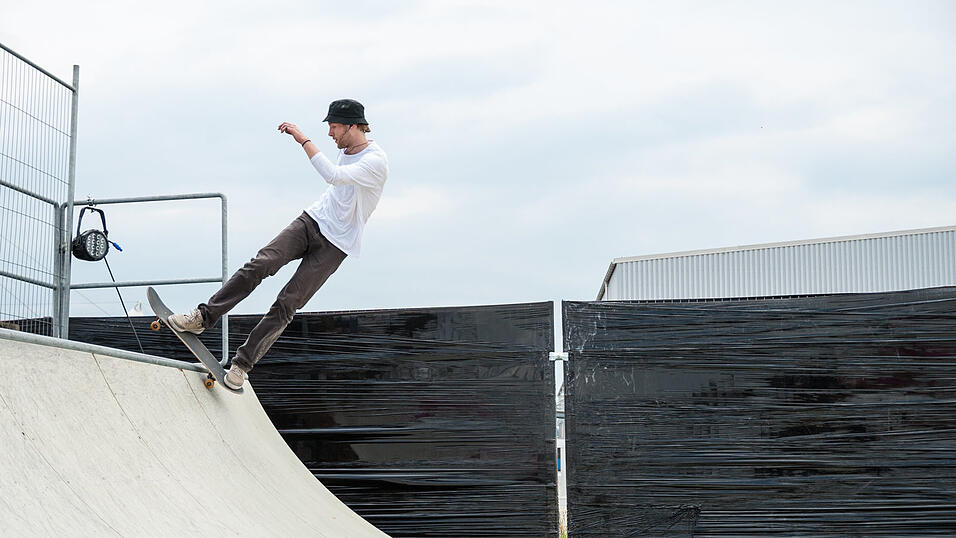 Auch am Samstag sind die Besucher auf dem Pfingst-Open-Air gut drauf. (Foto: Susanne Raith) Auch am Samstag sind die Besucher auf dem Pfingst-Open-Air gut drauf. (Foto: Susanne Raith)