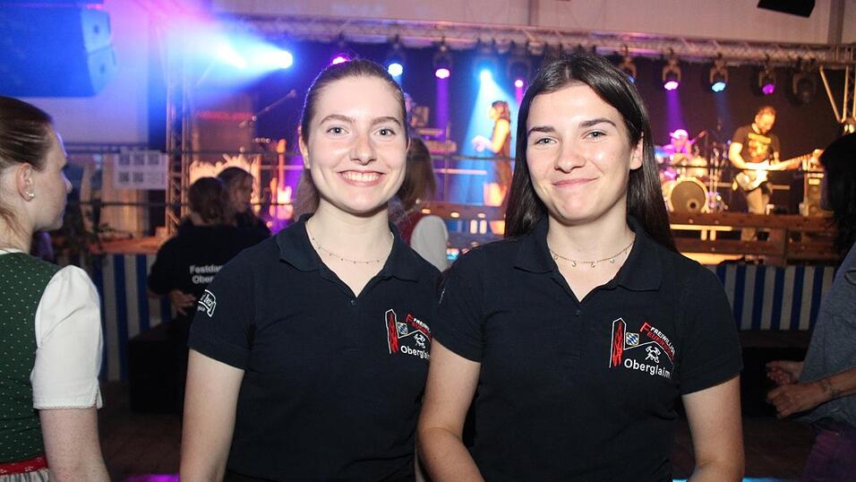 Zur Musik von Headless wurde ausgelassen gefeiert. Zur Musik von Headless wurde ausgelassen gefeiert.