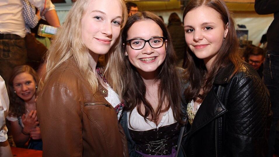 Die Frühjahrsdult 2017 in Landshut neigt sich dem Ende entgegen. Grund genug, noch einmal richtig in den Bierzelten zu feiern - abgerundet vom traditionellen Feuerwerk. Die Frühjahrsdult 2017 in Landshut neigt sich dem Ende entgegen. Grund genug, noch einmal richtig in den Bierzelten zu feiern - abgerundet vom traditionellen Feuerwerk.