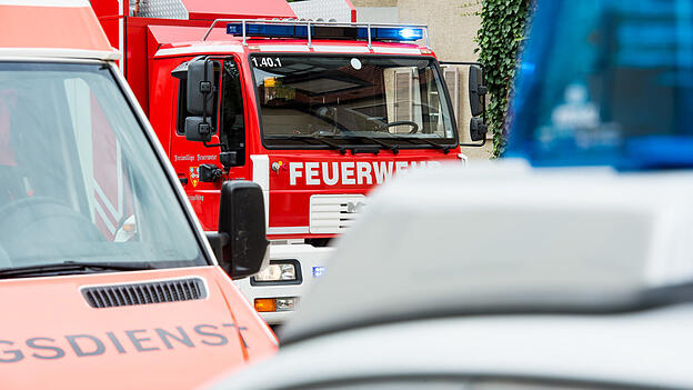 In einem Einfamilienhaus im Landkreis Straubing-Bogen ist am Freitagabend ein Feuer ausgebrochen. Vermutlich steckt ein technischer Defekt an einem Kühlschrank dahinter. (Symbolfoto) In einem Einfamilienhaus im Landkreis Straubing-Bogen ist am Freitagabend ein Feuer ausgebrochen. Vermutlich steckt ein technischer Defekt an einem Kühlschrank dahinter. (Symbolfoto)