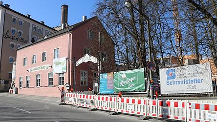 Der Kneitinger Keller am Galgenberg wird seit September 2025 saniert und umgebaut. Der Kneitinger Keller am Galgenberg wird seit September 2025 saniert und umgebaut.
