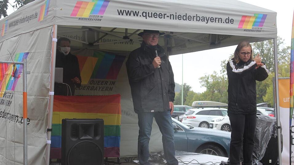 Die Eindrücke vom Christopher Street Day 2020 in Landshut. Die Eindrücke vom Christopher Street Day 2020 in Landshut.