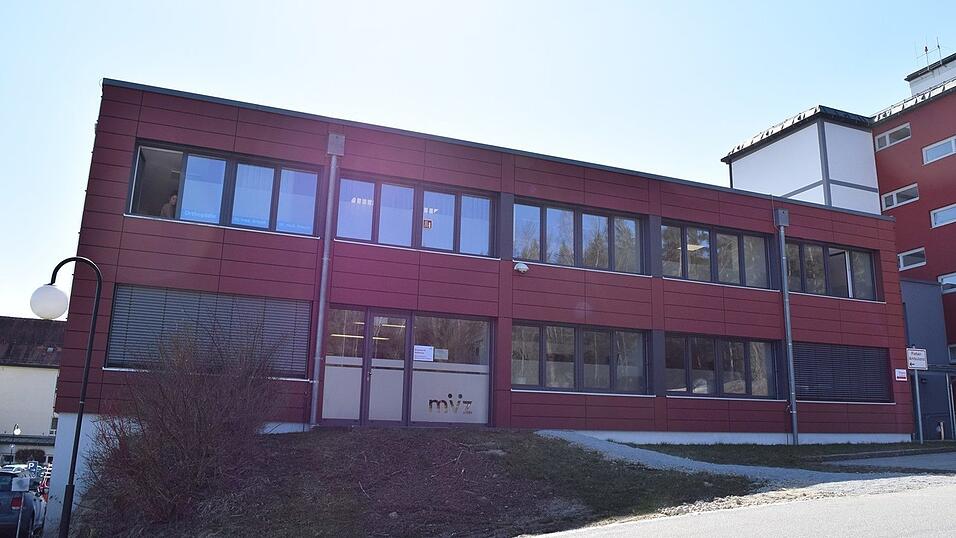 Außenaufnahme des MVZ Arberland an der Arberlandklinik Zwiesel. Außenaufnahme des MVZ Arberland an der Arberlandklinik Zwiesel.