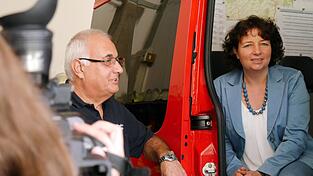 Der ehemalige Kommandant der FFW Vilsbiburg Franz Saxstetter und Landtagsabgeordnete Ruth Müller beim Praxistag der FFW Vilsbiburg. Der ehemalige Kommandant der FFW Vilsbiburg Franz Saxstetter und Landtagsabgeordnete Ruth Müller beim Praxistag der FFW Vilsbiburg.