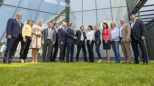 Markus Söder (m.), CSU-Vorsitzender, mit den designierten CSU-Vertretern von Ämtern in der künftigen Bundesregierung und dem Bundestag. Markus Söder (m.), CSU-Vorsitzender, mit den designierten CSU-Vertretern von Ämtern in der künftigen Bundesregierung und dem Bundestag.