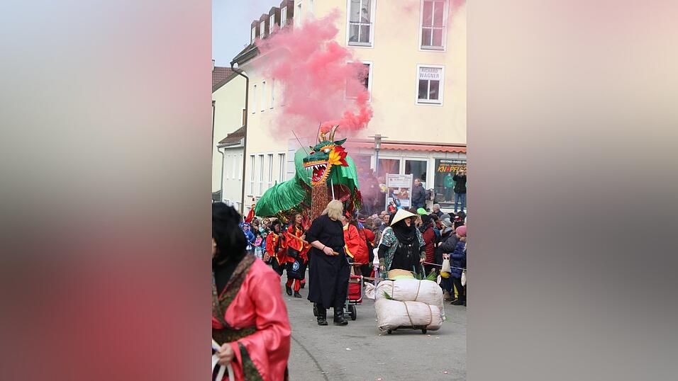 Beim Bogener Faschingsumzug war einiges geboten. Beim Bogener Faschingsumzug war einiges geboten.