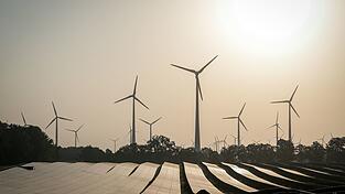 Wind (30 Prozent) und Photovoltaik (16 Prozent) stehen zusammen für fast die Hälfte der Stromerzeugung in Deutschland. (Symbolbild) Wind (30 Prozent) und Photovoltaik (16 Prozent) stehen zusammen für fast die Hälfte der Stromerzeugung in Deutschland. (Symbolbild)
