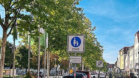 In der Stadtratssitzung am Montagabend dreht sich alles um das künftige Aussehen des Plattlinger Stadtplatzes. In der Stadtratssitzung am Montagabend dreht sich alles um das künftige Aussehen des Plattlinger Stadtplatzes.