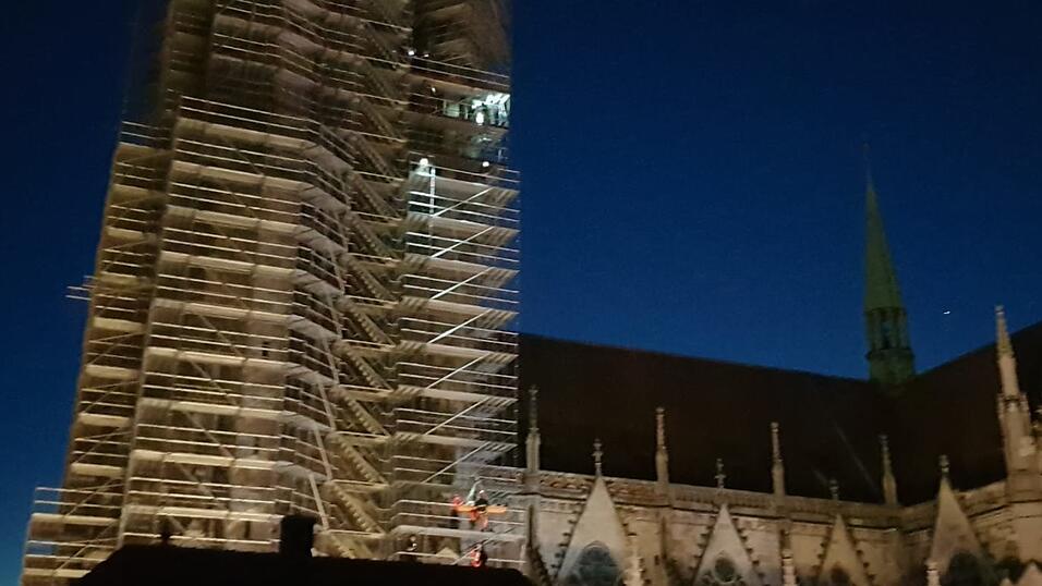 Der 'Kletterausflug' des 28-Jährigen hatte einen größeren Feuerwehreinsatz zur Folge. Der 'Kletterausflug' des 28-Jährigen hatte einen größeren Feuerwehreinsatz zur Folge.