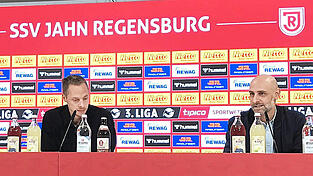 Der neue Jahn-Sportdirektor Alexander Schmalhofer (rechts) hat sich unter 300 Kandidaten durchgesetzt. Das berichtete Vorstandsvorsitzender Oliver Hein bei dessen Vorstellungsrunde in Regensburg. Links Pressesprecher Johannes Liedl. Der neue Jahn-Sportdirektor Alexander Schmalhofer (rechts) hat sich unter 300 Kandidaten durchgesetzt. Das berichtete Vorstandsvorsitzender Oliver Hein bei dessen Vorstellungsrunde in Regensburg. Links Pressesprecher Johannes Liedl.