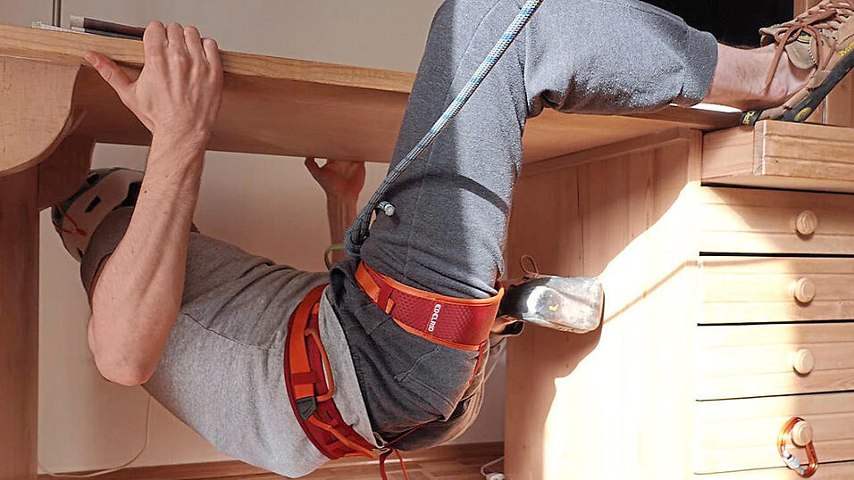 Indoor-Klettern geht nicht nur in der Kletterhalle. Indoor-Klettern geht nicht nur in der Kletterhalle.