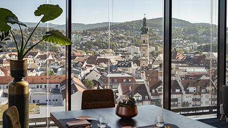 Im „Edl.eins“ kann auch in Zukunft mit Blick über die Dächer der Stadt diniert werden. Im „Edl.eins“ kann auch in Zukunft mit Blick über die Dächer der Stadt diniert werden.