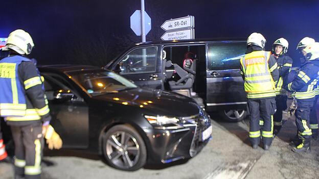 Am Hirschberger Ring hat es am Samstagabend gekracht. Am Hirschberger Ring hat es am Samstagabend gekracht.
