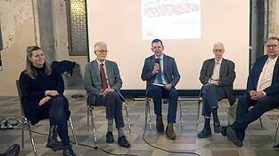 Sophia Kirschsieper (von links, Landesamt für Denkmalpflege), Eugen Trapp (Denkmalschutzbehörde), Lorenz Baibl (Amt für kulturelles Erbe), Walter Zahner (Hauptabteilung Seelsorge Bistum Regensburg), Jörg Breu (Stadtdekan) und Thomas Dietlmeier (Immobilienzentrum). Sophia Kirschsieper (von links, Landesamt für Denkmalpflege), Eugen Trapp (Denkmalschutzbehörde), Lorenz Baibl (Amt für kulturelles Erbe), Walter Zahner (Hauptabteilung Seelsorge Bistum Regensburg), Jörg Breu (Stadtdekan) und Thomas Dietlmeier (Immobilienzentrum).