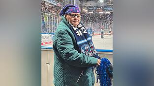 Gisela Walter war einst Reinigungskraft im Pulverturm. Nun gilt sie als Edelfan der Tigers. Gisela Walter war einst Reinigungskraft im Pulverturm. Nun gilt sie als Edelfan der Tigers.