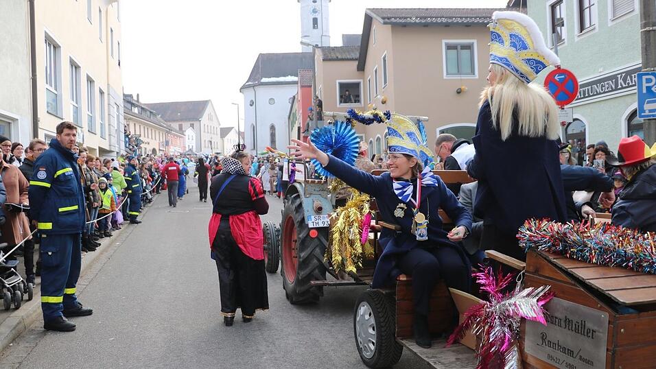 Beim Bogener Faschingsumzug war einiges geboten. Beim Bogener Faschingsumzug war einiges geboten.