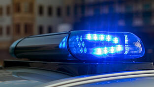 Nach der bewaffneten Forderung in einer Apotheke wurde der Verdächtige im Stadtpark gestellt. (Symbolbild) Nach der bewaffneten Forderung in einer Apotheke wurde der Verdächtige im Stadtpark gestellt. (Symbolbild)