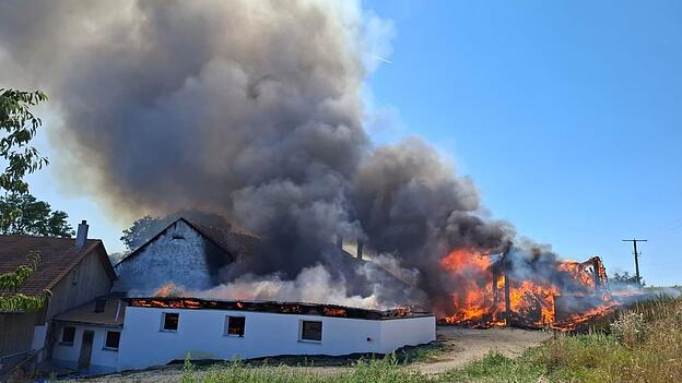 In Beutelhausen stand ein Schweinestall in Flammen. In Beutelhausen stand ein Schweinestall in Flammen.