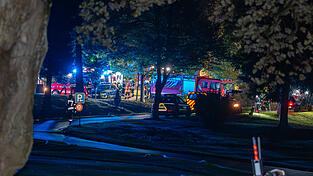 Das alte Jagdschloss in Donaustauf geriet in der Nacht auf Montag in Brand. Der entstandene Schaden dürfte immens sein. Das alte Jagdschloss in Donaustauf geriet in der Nacht auf Montag in Brand. Der entstandene Schaden dürfte immens sein.