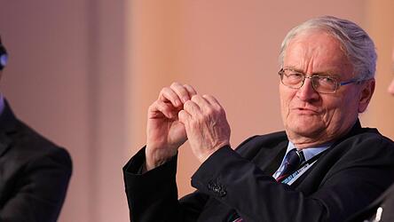 August Hanning, von 1998 bis 2005 Chef des Bundesnachrichtendienstes, soll sich nach seiner Amtszeit geheime Informationen aus dem Dienst beschafft haben, um sie im Rahmen privater Beratungsgeschäfte weiterzuverkaufen. (Archiv) August Hanning, von 1998 bis 2005 Chef des Bundesnachrichtendienstes, soll sich nach seiner Amtszeit geheime Informationen aus dem Dienst beschafft haben, um sie im Rahmen privater Beratungsgeschäfte weiterzuverkaufen. (Archiv)