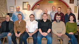 Die Kandidatinnen und Kandidaten der Bürgerliste (sitzend v. l.): Martin Biendl, Markus Ginzinger, Helmut Biebl, Florian Bergermeier, Thomas Gallmaier, Christina Zellner; (stehend v. l.) Ludwig Inderst, Felix Kellerer, Thomas Pöhner, Lisbeth Ramser, Archus Neumayer, Hans Kuffer und Alois Traurig. Auf dem Bild fehlt Steffi Wagner. Die Kandidatinnen und Kandidaten der Bürgerliste (sitzend v. l.): Martin Biendl, Markus Ginzinger, Helmut Biebl, Florian Bergermeier, Thomas Gallmaier, Christina Zellner; (stehend v. l.) Ludwig Inderst, Felix Kellerer, Thomas Pöhner, Lisbeth Ramser, Archus Neumayer, Hans Kuffer und Alois Traurig. Auf dem Bild fehlt Steffi Wagner.