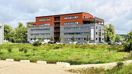 Das Unternehmen an der Ludwig-Erhard-Straße 31 im Gewerbegebiet hat zusätzlichen Parkbedarf angemeldet. Das Unternehmen an der Ludwig-Erhard-Straße 31 im Gewerbegebiet hat zusätzlichen Parkbedarf angemeldet.