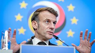 Macron will, dass Fake-Konten schneller aus sozialen Netzwerken entfernt werden (Archivbild). Macron will, dass Fake-Konten schneller aus sozialen Netzwerken entfernt werden (Archivbild).