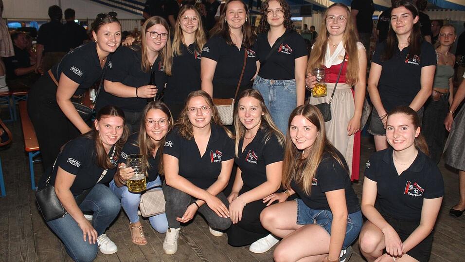 Zur Musik von Headless wurde ausgelassen gefeiert. Zur Musik von Headless wurde ausgelassen gefeiert.