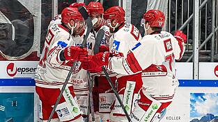 Allen Grund zur Freude: (v.l.) David Elsner, Jakob Mayenschein, Julian Kornelli, Yannick Wenzel und Martin Has hatten nicht nur das zwischenzeitliche 2:1 zu bejubeln - sondern auch drei wichtige Punkte. Allen Grund zur Freude: (v.l.) David Elsner, Jakob Mayenschein, Julian Kornelli, Yannick Wenzel und Martin Has hatten nicht nur das zwischenzeitliche 2:1 zu bejubeln - sondern auch drei wichtige Punkte.