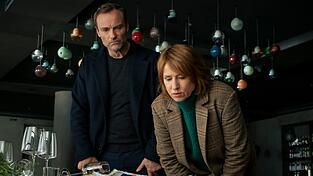 Die Hauptstadt ist in Unruhe. Susanne Bonard und Robert Karow sind auf der Suche nach einem Scharfschützen. Die Hauptstadt ist in Unruhe. Susanne Bonard und Robert Karow sind auf der Suche nach einem Scharfschützen.