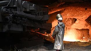 Hochofen von Thyssenkrupp Steel: Es wird auch künftig Stahl produziert werden, aber deutlich weniger als bislang. Hochofen von Thyssenkrupp Steel: Es wird auch künftig Stahl produziert werden, aber deutlich weniger als bislang.