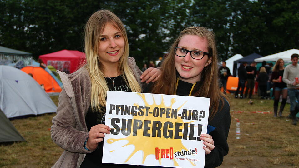 Die Besucher des Pfingst-Open-Airs in Salching sind schon in Feierlaune, aufgenommen von David Voltz am Freitag. Die Besucher des Pfingst-Open-Airs in Salching sind schon in Feierlaune, aufgenommen von David Voltz am Freitag.