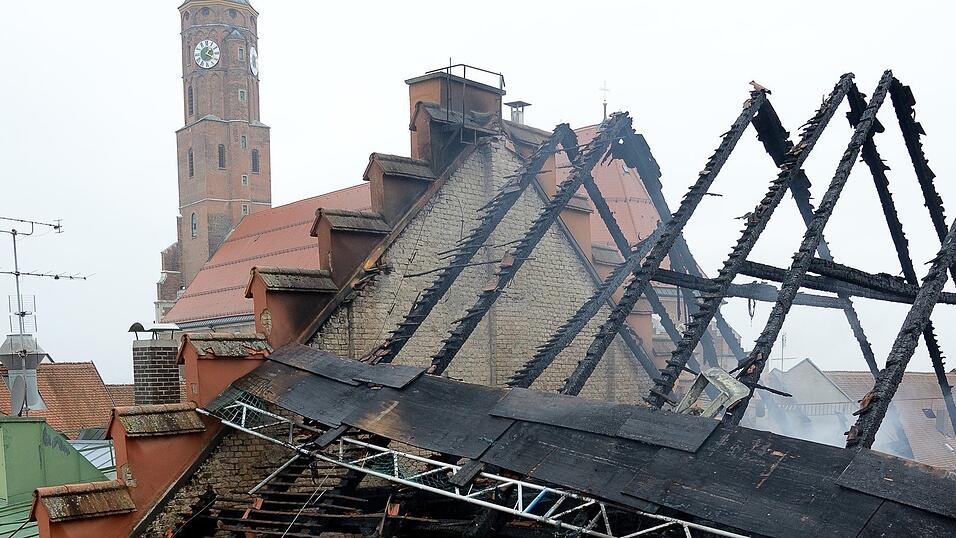 Heute vor acht Jahren, am 25. November, brannte das Straubinger Rathaus ab. Heute vor acht Jahren, am 25. November, brannte das Straubinger Rathaus ab.