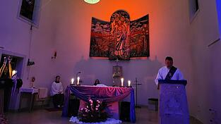 Der Adler stand im Mittelpunkt. Der Adler stand im Mittelpunkt.