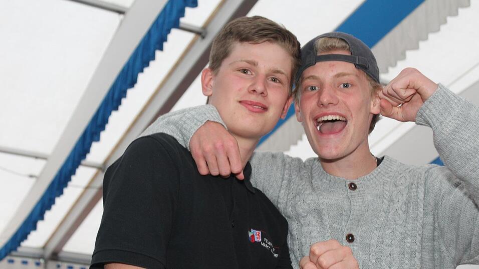 Zur Musik von Headless wurde ausgelassen gefeiert. Zur Musik von Headless wurde ausgelassen gefeiert.