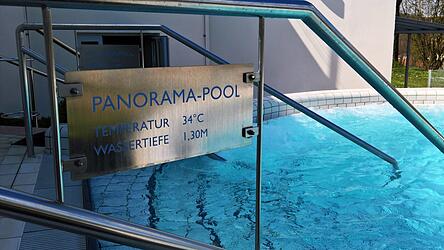 34 Grad warmes Wasser und Panorama-Aussicht: Die Kaiser-Therme soll privatisiert werden. 34 Grad warmes Wasser und Panorama-Aussicht: Die Kaiser-Therme soll privatisiert werden.