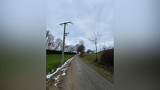 Die Straße bei Schmidhof bräuchte Tennet. Die Gemeinde Hohenthann will sie nicht hergeben. Die Straße bei Schmidhof bräuchte Tennet. Die Gemeinde Hohenthann will sie nicht hergeben.