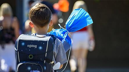 Für viele Kinder beginnt am 15. September der „Ernst des Lebens“. Fünf Straubinger Schulverantwortliche erinnern sich an ihren ersten Schultag zurück. Für viele Kinder beginnt am 15. September der „Ernst des Lebens“. Fünf Straubinger Schulverantwortliche erinnern sich an ihren ersten Schultag zurück.