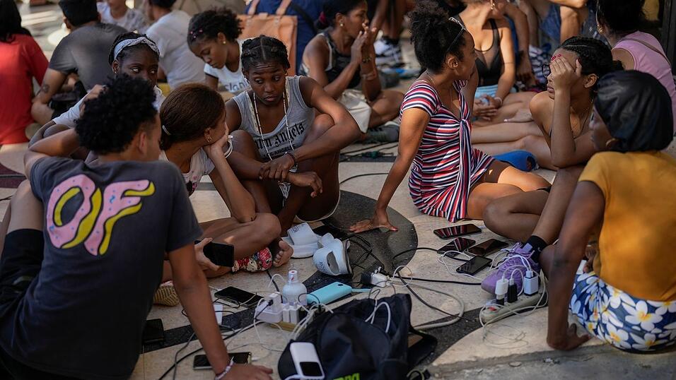 Das marode Stromnetz ist auf Kuba zum vierten Mal binnen fünf Monaten komplett zusammengebrochen. Das marode Stromnetz ist auf Kuba zum vierten Mal binnen fünf Monaten komplett zusammengebrochen.