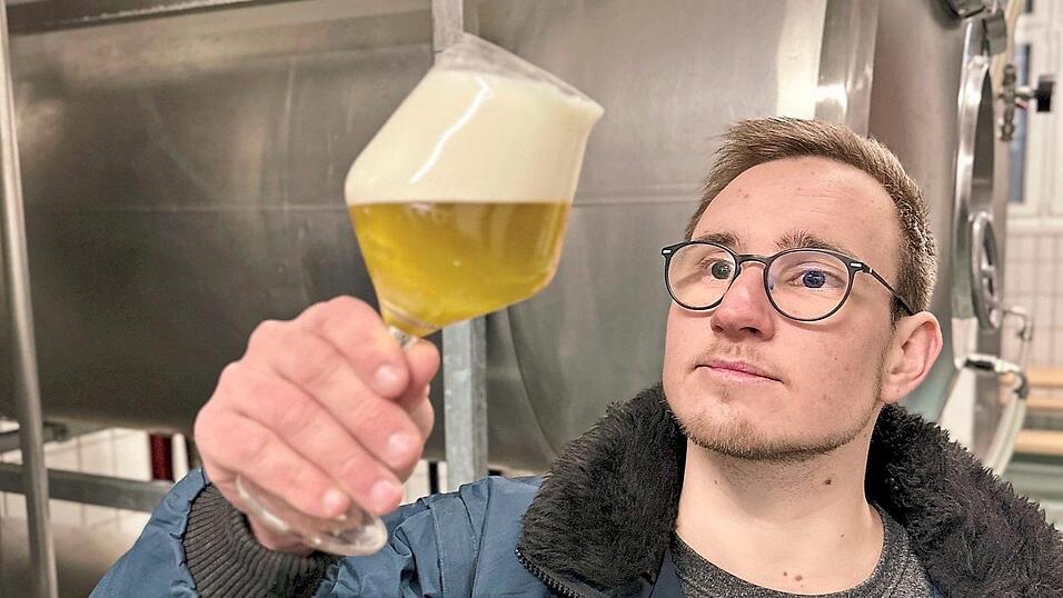 'Des passt!' Mayer muss es wissen, wurde er doch vor zwei Jahren als bester Brauer und Mälzer im Bezirk Niederbayern/Oberpfalz ausgezeichnet. 'Des passt!' Mayer muss es wissen, wurde er doch vor zwei Jahren als bester Brauer und Mälzer im Bezirk Niederbayern/Oberpfalz ausgezeichnet.